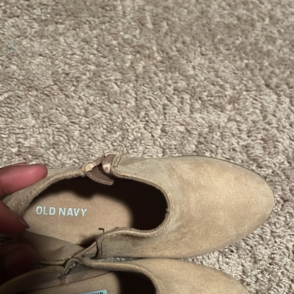 Toddler size 9 Old Navy Ankle boots - Picture 4 of 5